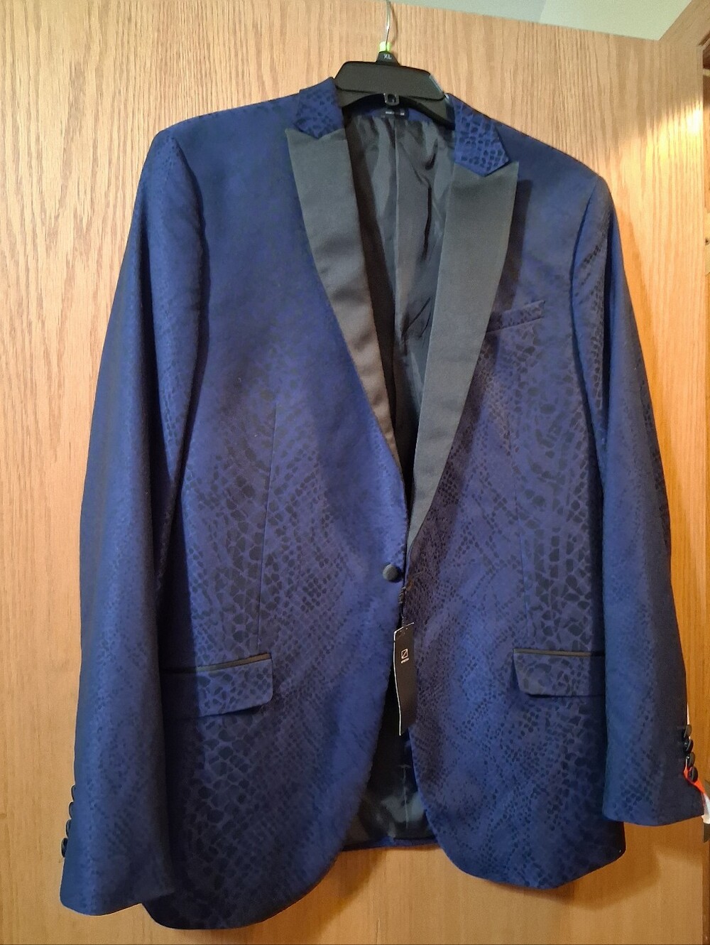 Ferrar Evening Edition men's slim-fit sport coat tuxedo jacket. Snakekin Pattern